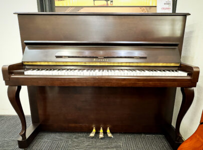 東洋ピアノのアップライトピアノ、アイゼナハ　MU50DW、ダークウォルナット、猫足のアンティークなモデルの写真　