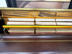 東洋ピアノのアップライトピアノ、アイゼナハの内部の写真
ハンマー、アクション共にとても状態がよいです