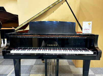 中古グランドピアノC1Xの写真 現行モデル、2014年製造のピアノ